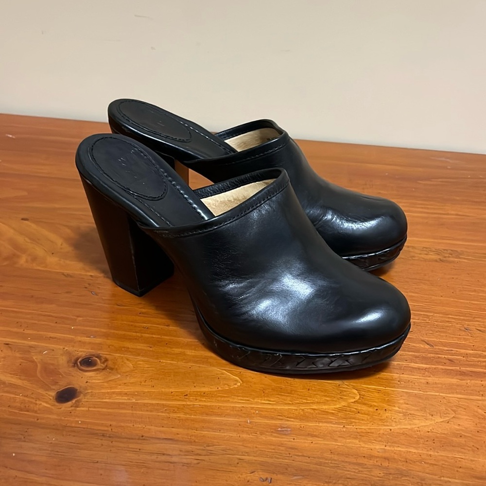 Frye leather clogs / mules. Excellent condition. Worn once